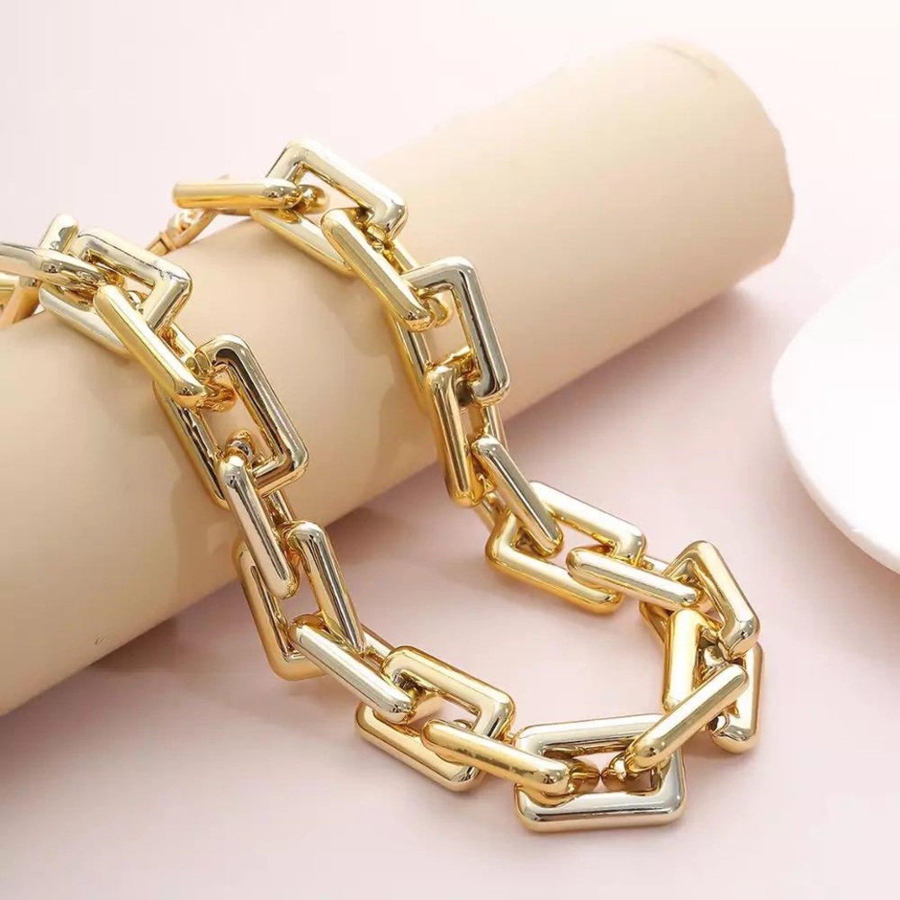 Zara 29.5” Gold Chunky Big Link Chain Bicolor Links Lightweight Necklace - Picture 7 of 15